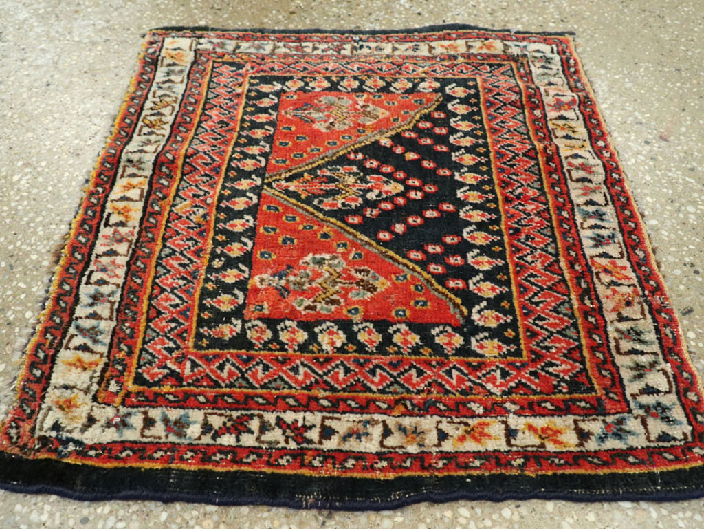 Vintage Persian Qashqai Rug, No.25722 - Gsblank