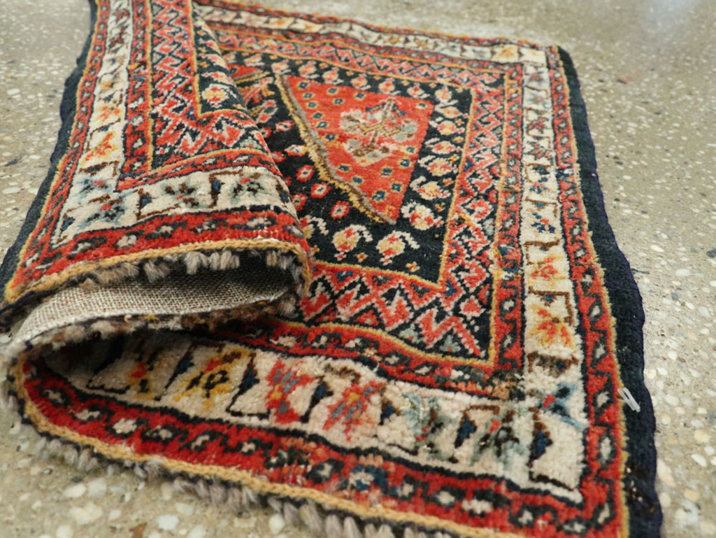 Vintage Persian Qashqai Rug, No.25722 - Gsblank