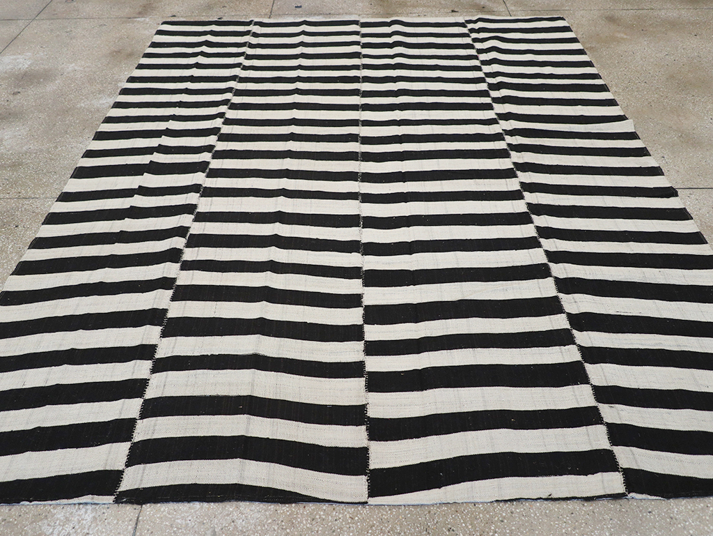 Vintage Persian Flatweave Kilim Accent Carpet, No.25840 - Gsblank