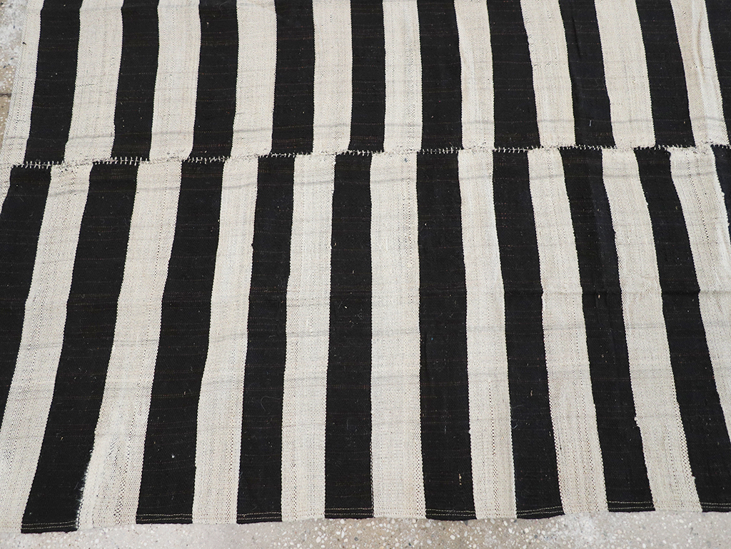 Vintage Persian Flatweave Kilim Accent Carpet, No.25840 - Gsblank