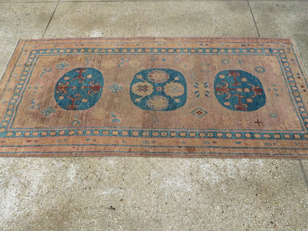 Antique East Turkestan Khotan Accent Rug, No.25862 - Gsblank