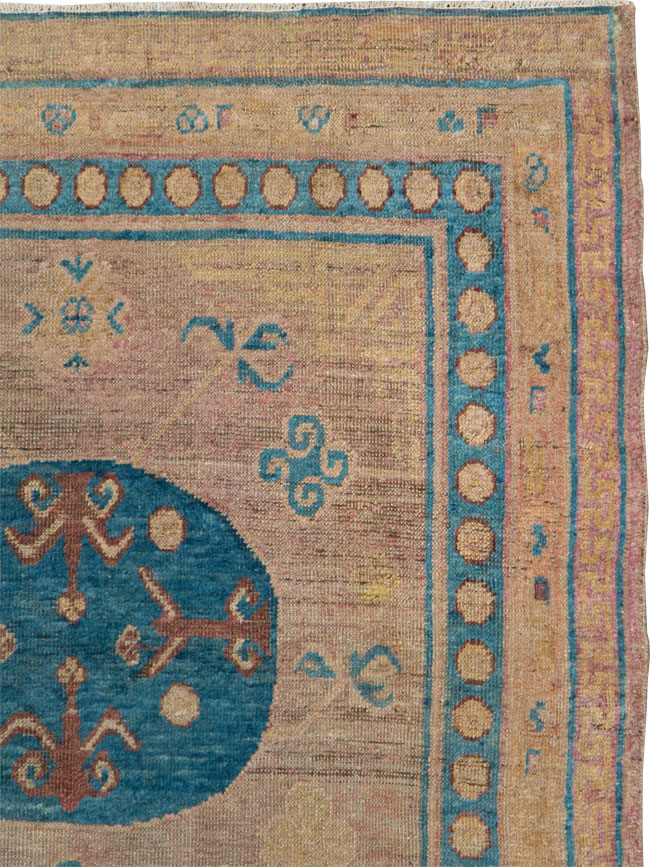 Antique East Turkestan Khotan Accent Rug, No.25862 - Gsblank