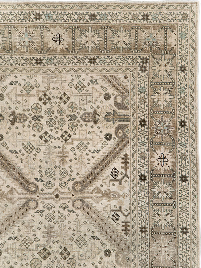 Vintage Persian Tabriz Accent Carpet, No.25866 - Gsblank
