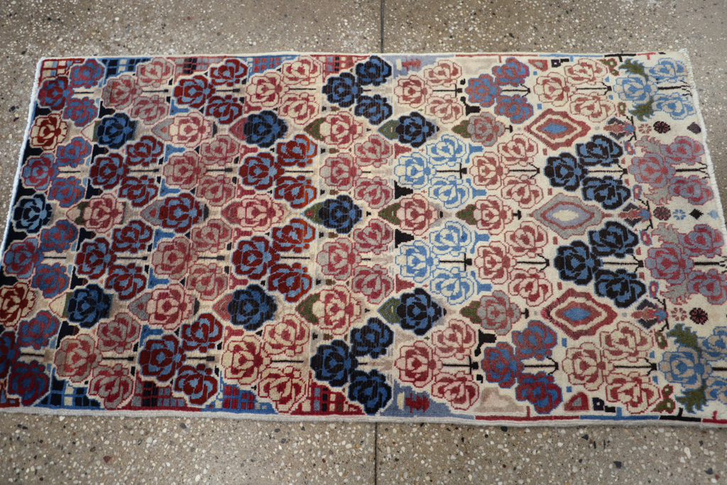 Vintage Persian Tabriz Rug, No.25972 - Gsblank