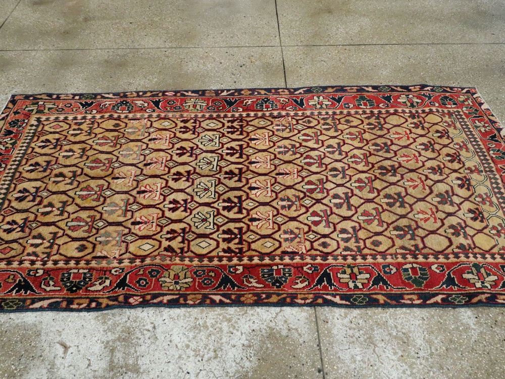 Vintage Persian Fereghan Mahal Rug, No.26129 - Gsblank