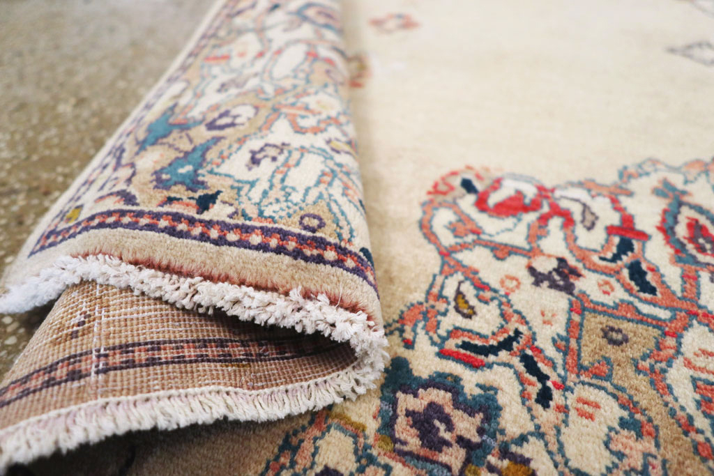 Vintage Persian Sarouk Rug, No.26182 - Gsblank