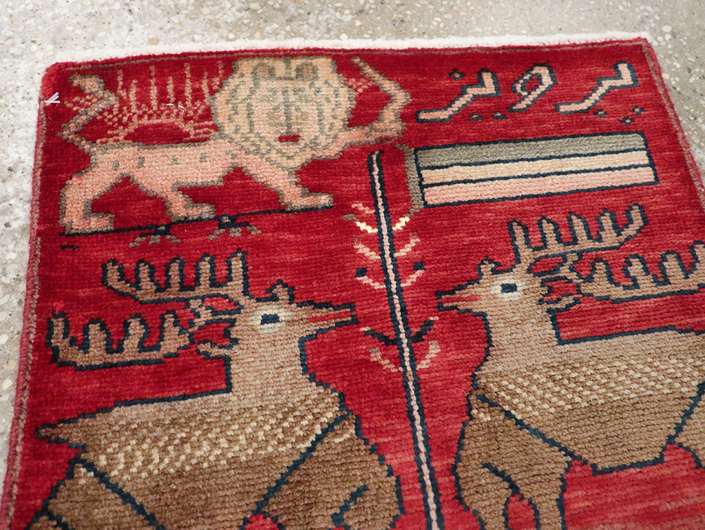 Vintage Persian Mahal Pictorial Rug, No.26228 - Gsblank