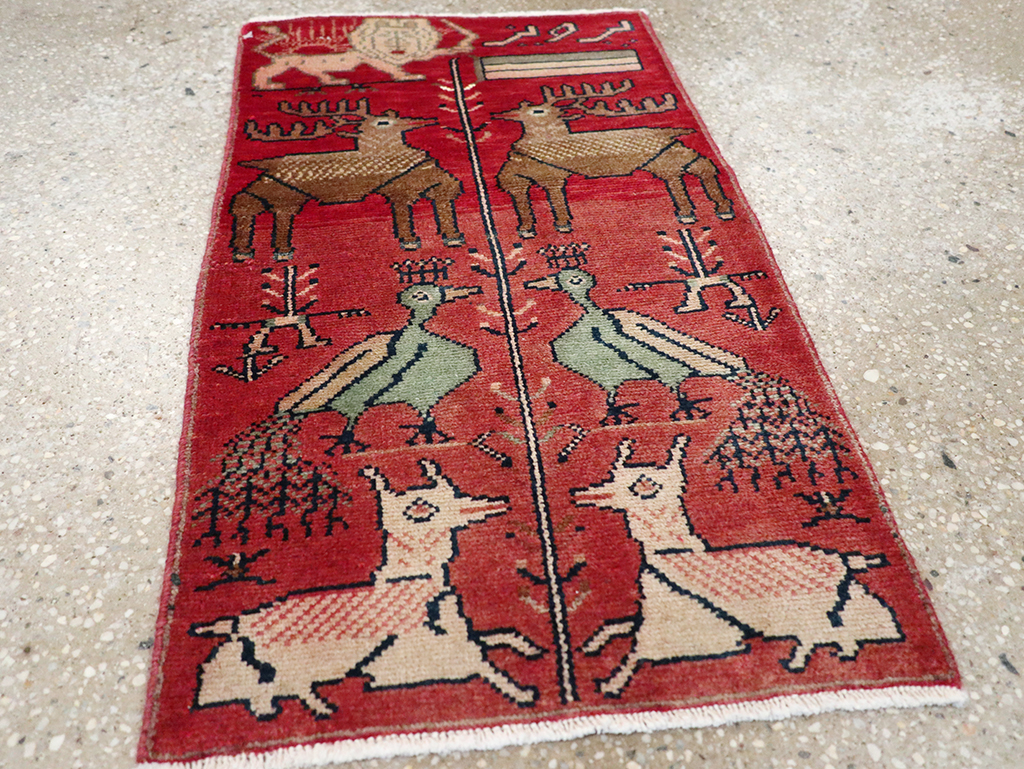 Vintage Persian Mahal Pictorial Rug, No.26228 - Gsblank