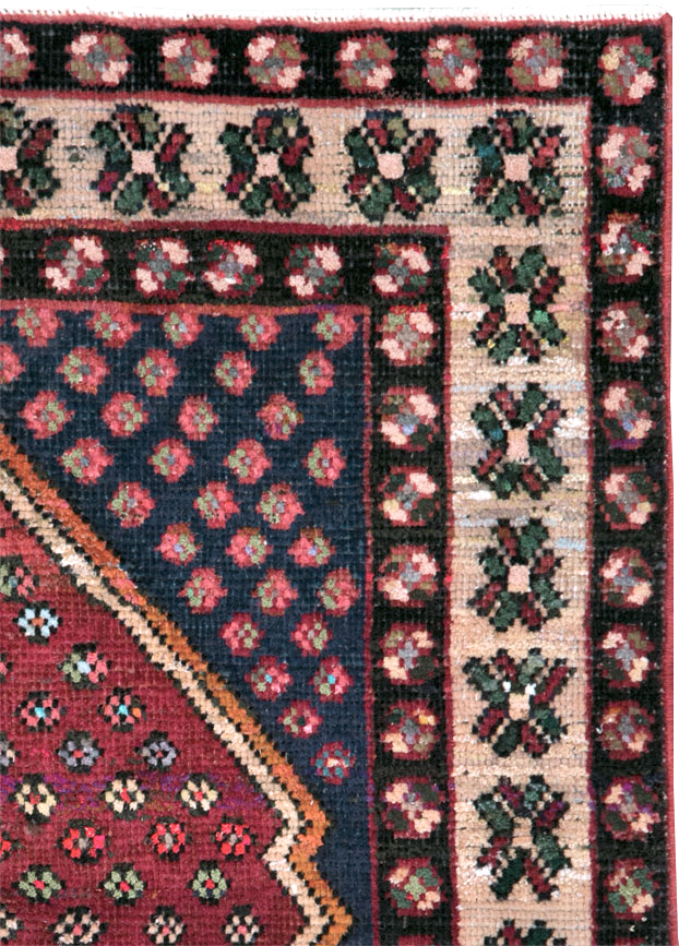 Vintage Persian Shiraz Rug, No.26248 - Gsblank