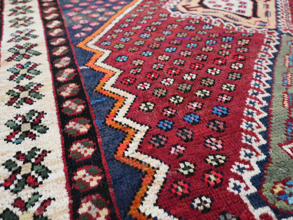 Vintage Persian Shiraz Rug, No.26248 - Gsblank