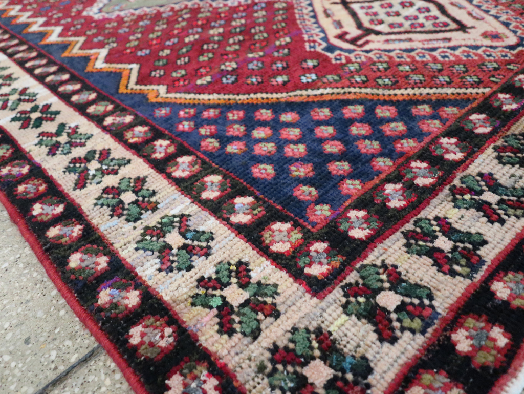 Vintage Persian Shiraz Rug, No.26248 - Gsblank