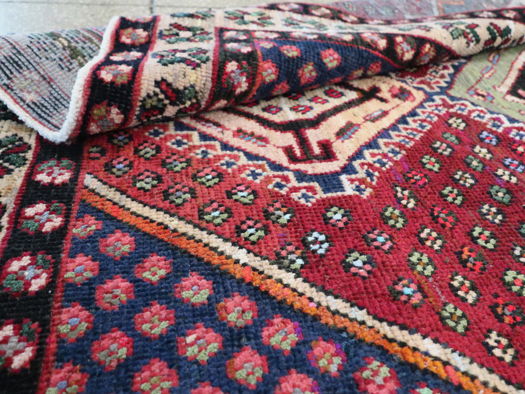 Vintage Persian Shiraz Rug, No.26248 - Gsblank