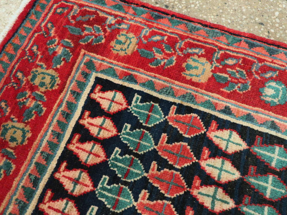Vintage Persian Mahal Square Rug, No.26305 - Gsblank