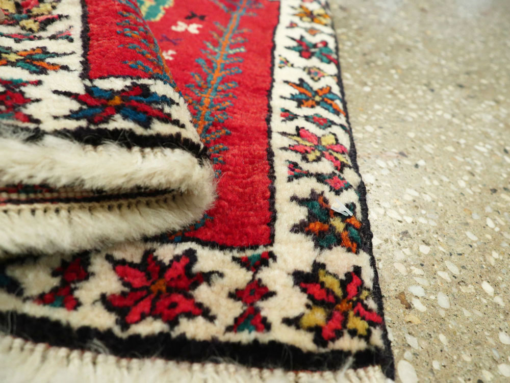 Vintage Persian Shiraz Rug, No.26600 - Gsblank