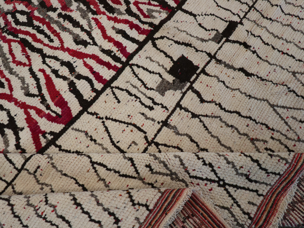 Modern Moroccan Carpet, No.26645 - Gsblank