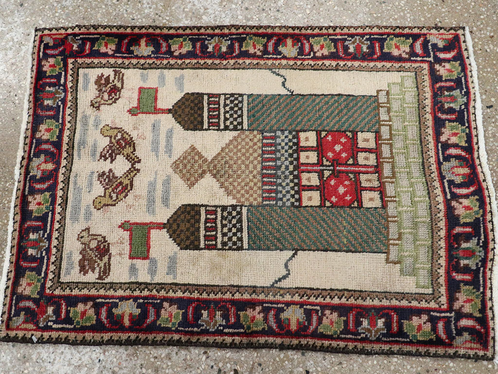 Vintage Persian Tabriz Pictorial Rug, No.26704 - Gsblank