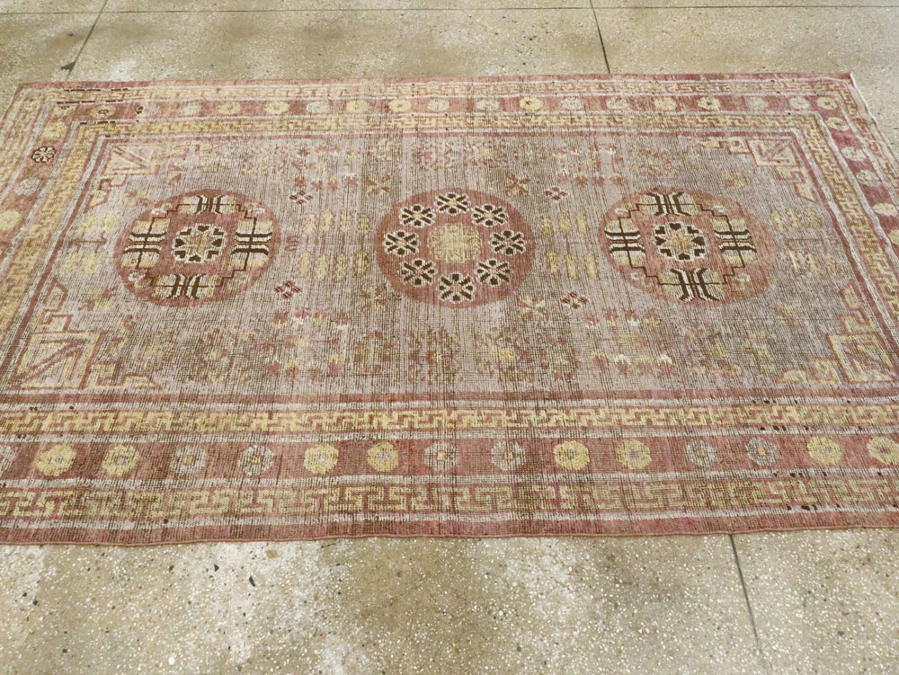 Antique East Turkestan Khotan Accent Rug, No.26818 - Gsblank