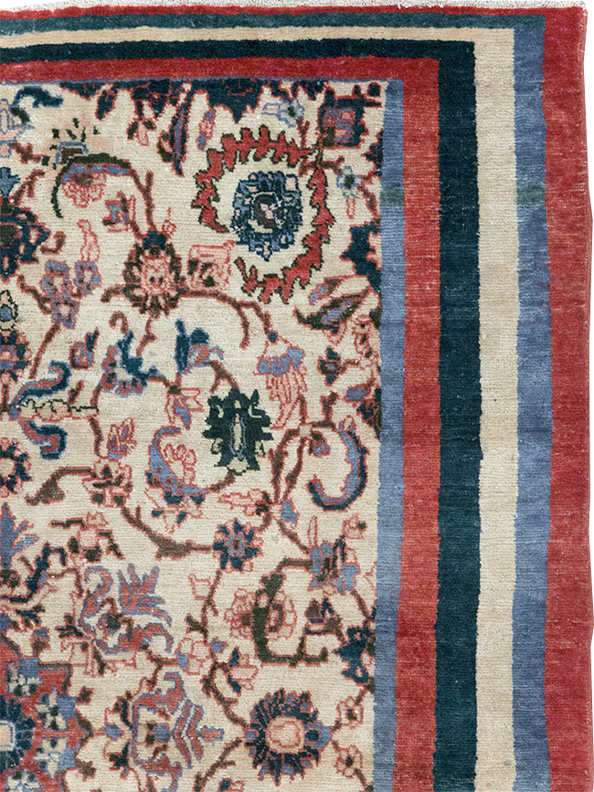 Vintage Persian Isfahan Accent Rug, No.26834 - Gsblank