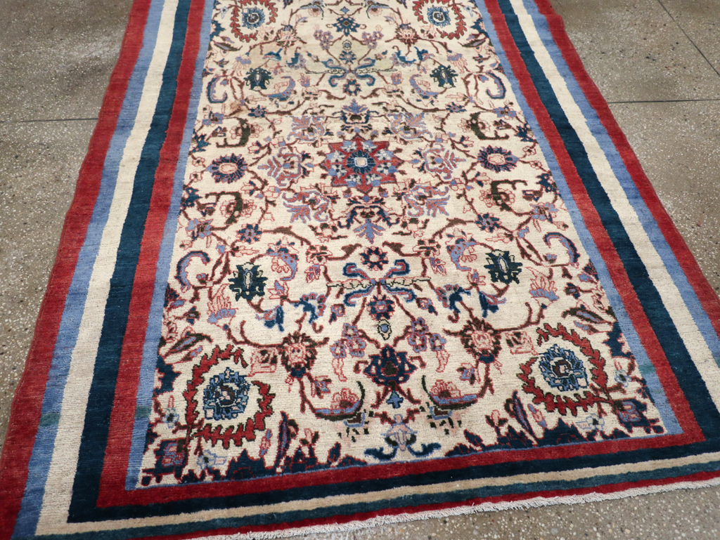 Vintage Persian Isfahan Accent Rug, No.26834 - Gsblank