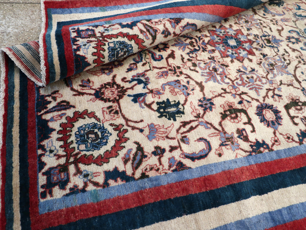 Vintage Persian Isfahan Accent Rug, No.26834 - Gsblank