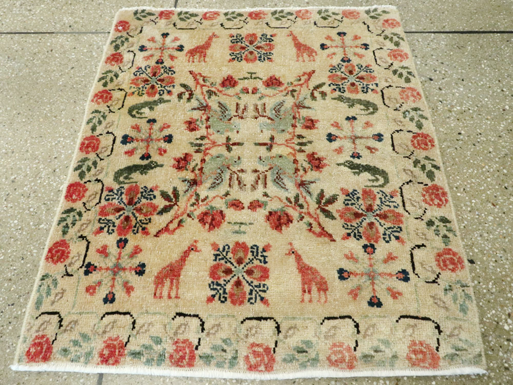 Vintage Persian Tabriz Pictorial Rug, No.26930 - Gsblank