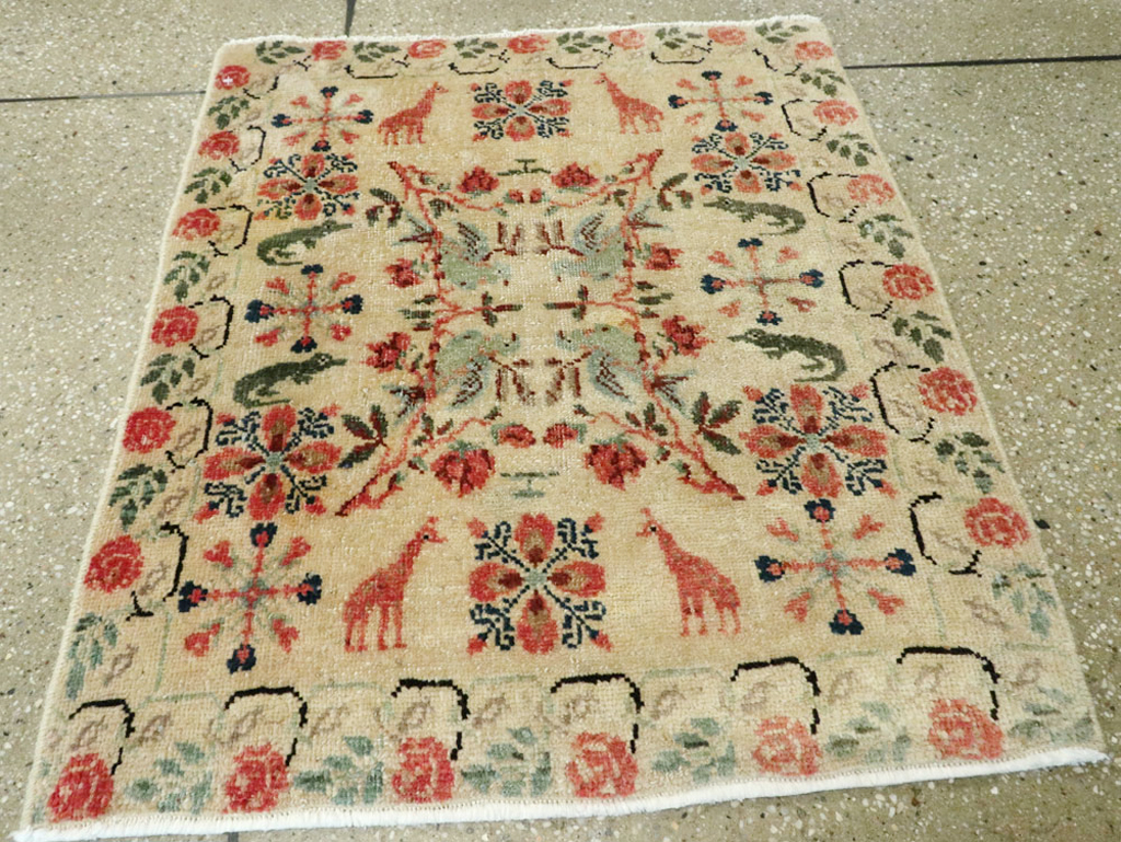 Vintage Persian Tabriz Pictorial Rug, No.26930 - Gsblank