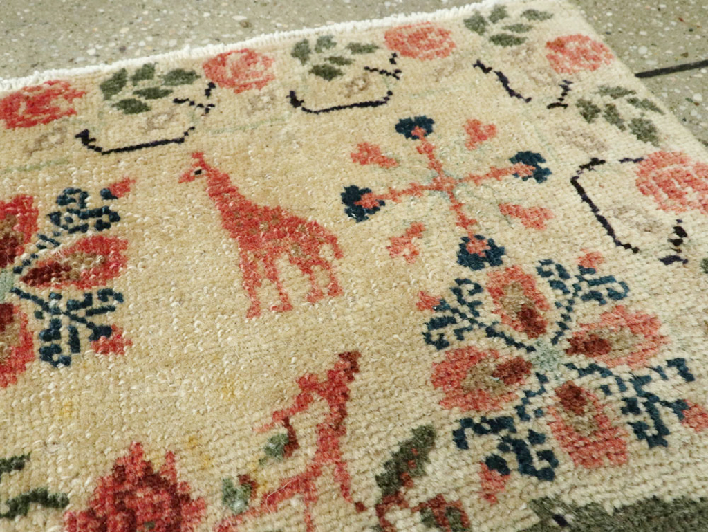 Vintage Persian Tabriz Pictorial Rug, No.26930 - Gsblank