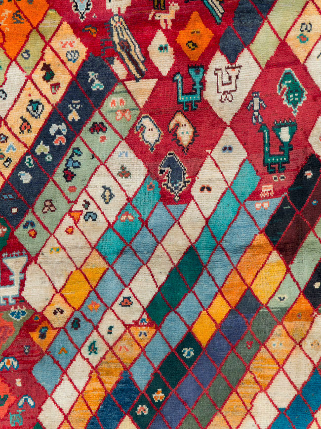 Vintage Persian Shiraz Rug, No.27077 - Gsblank