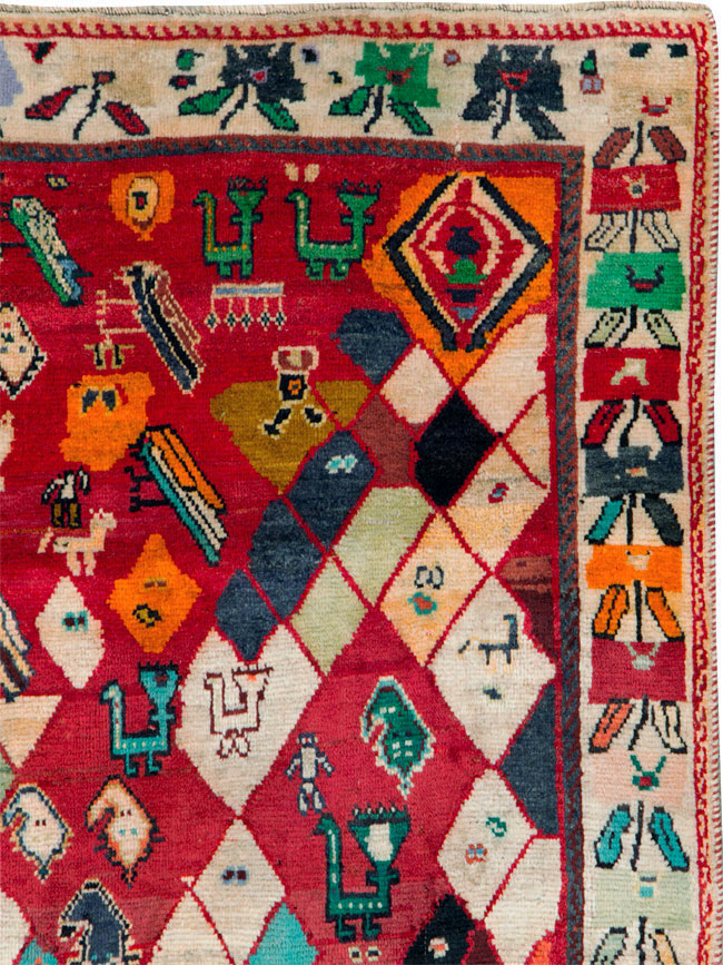 Vintage Persian Shiraz Rug, No.27077 - Gsblank