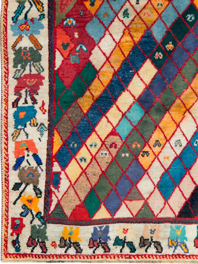 Vintage Persian Shiraz Rug, No.27077 - Gsblank