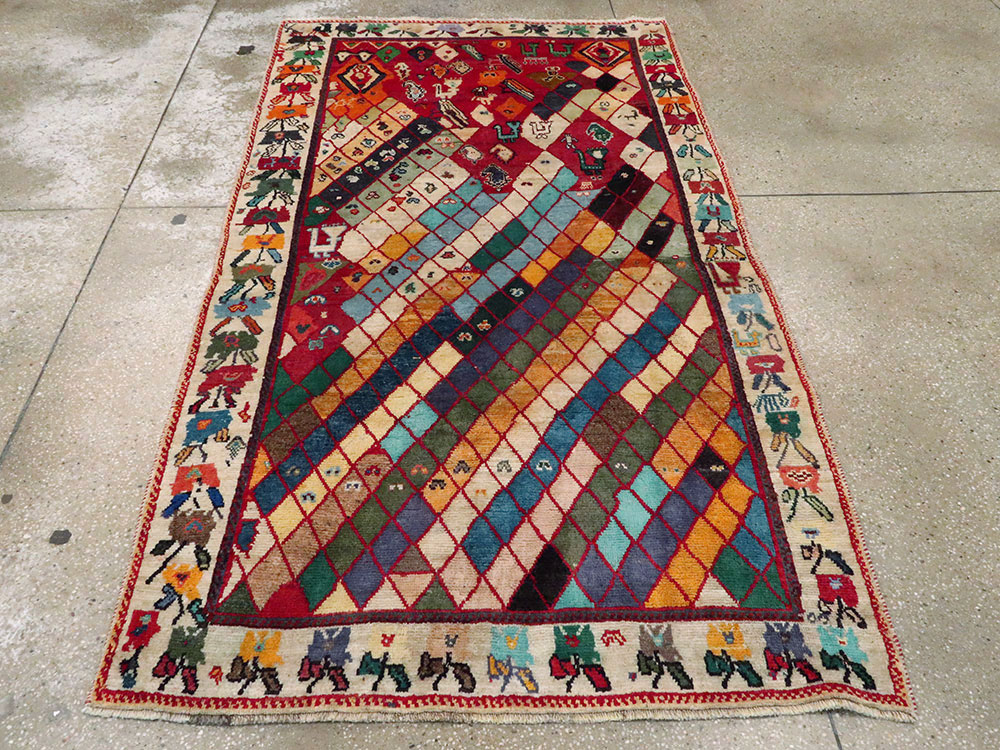 Vintage Persian Shiraz Rug, No.27077 - Gsblank