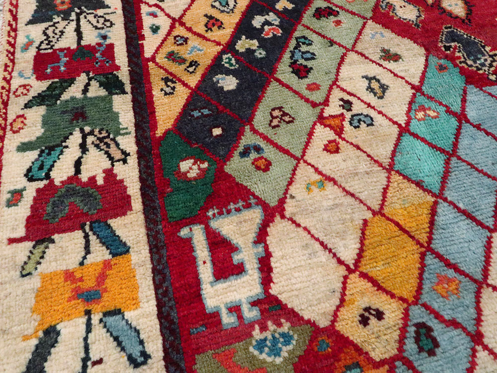 Vintage Persian Shiraz Rug, No.27077 - Gsblank