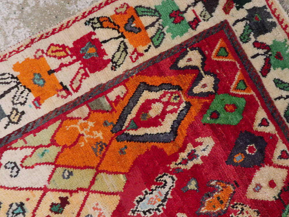 Vintage Persian Shiraz Rug, No.27077 - Gsblank