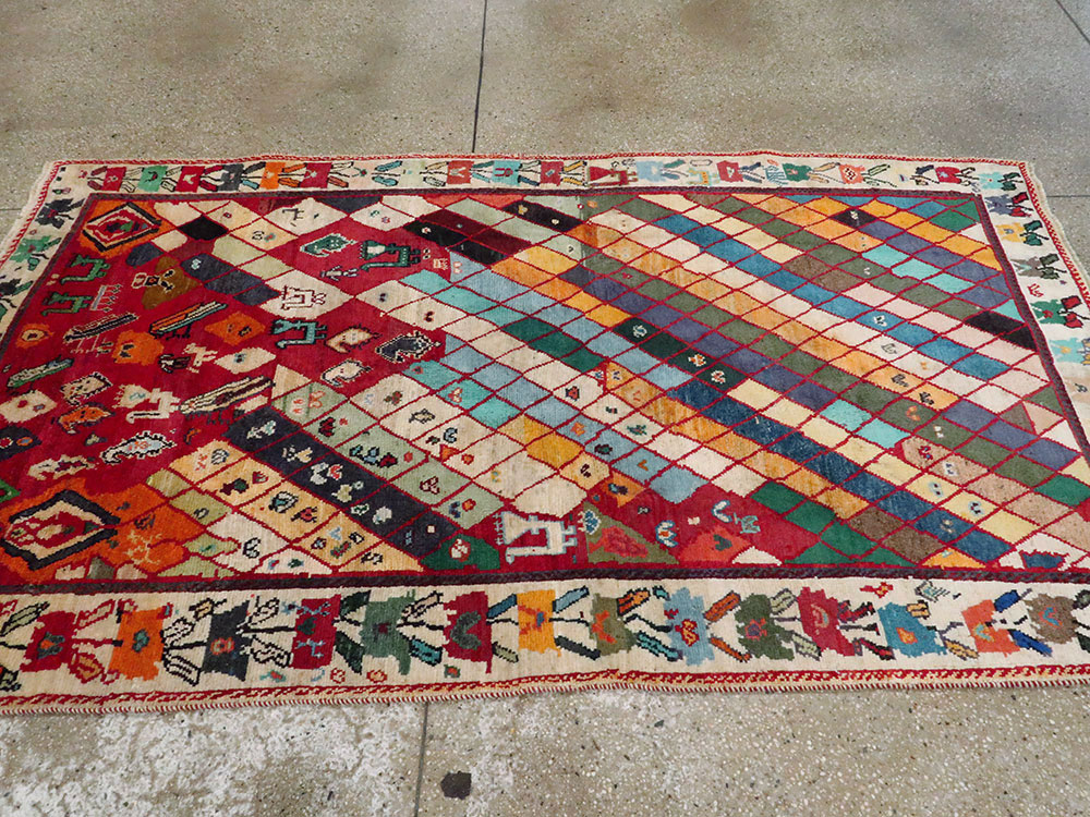 Vintage Persian Shiraz Rug, No.27077 - Gsblank