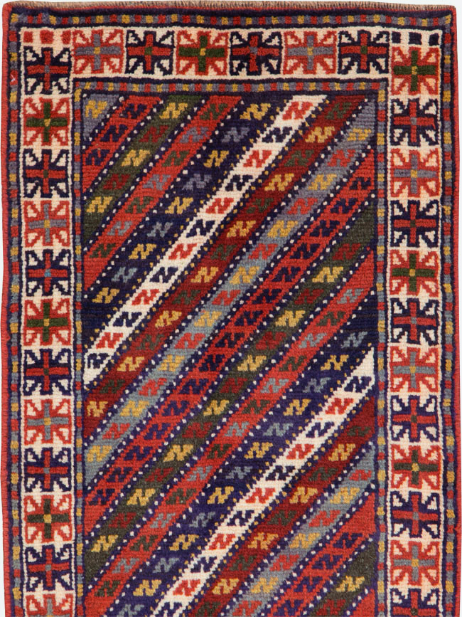 Vintage Persian Shiraz Small Runner, No.27109 - Gsblank