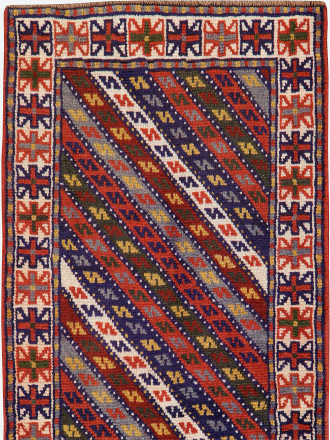 Vintage Persian Shiraz Small Runner, No.27109 - Gsblank