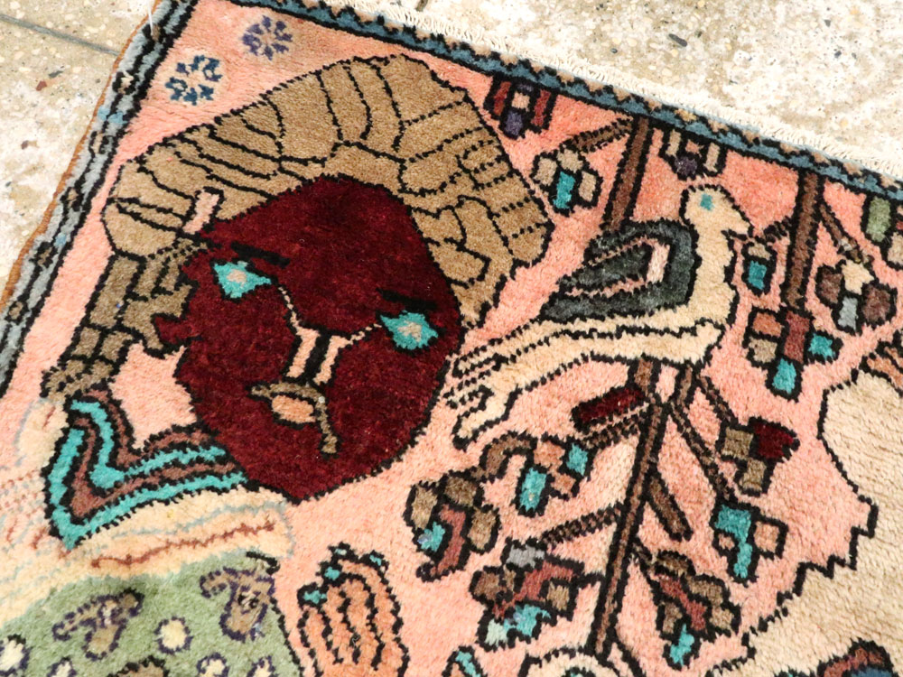 Vintage Persian Mahal Pictorial Rug, No.27114 - Gsblank