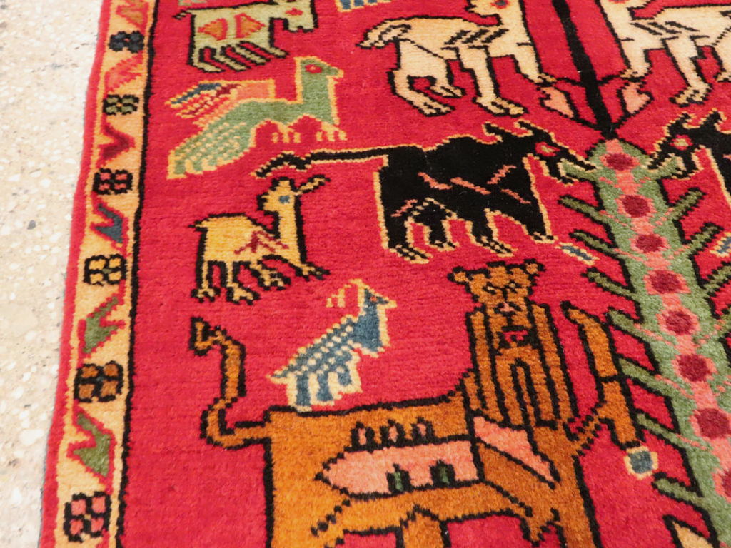 Vintage Persian Pictorial Hamadan Rug, No.27117 - Gsblank
