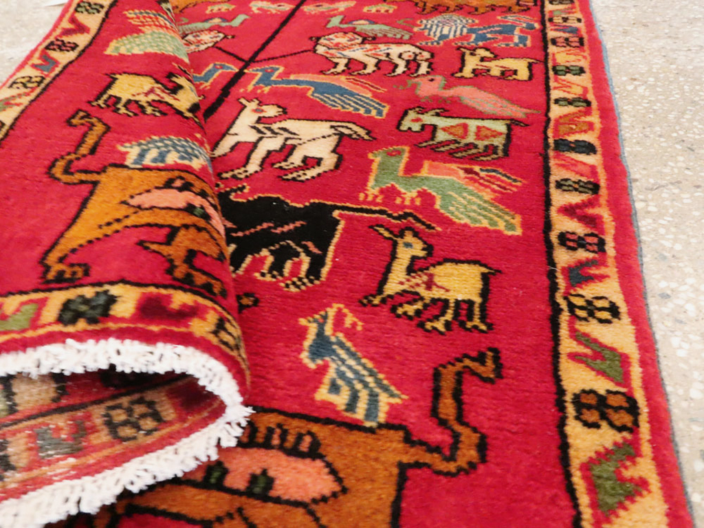 Vintage Persian Pictorial Hamadan Rug, No.27117 - Gsblank