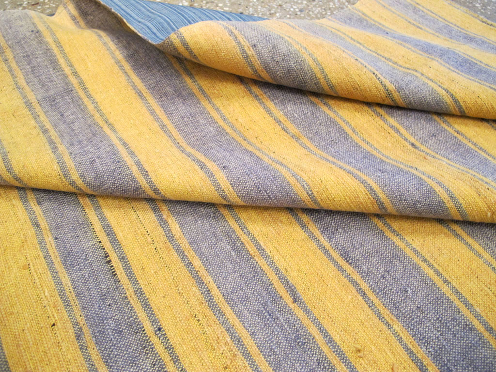 Vintage Turkish Flatweave Kilim Accent Rug, No.27173 - Gsblank