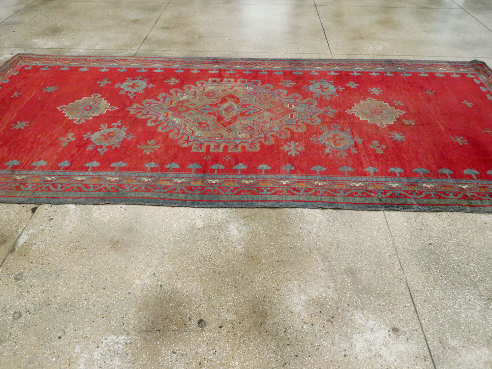 Antique Oushak Gallery Carpet, No.27244 - Gsblank