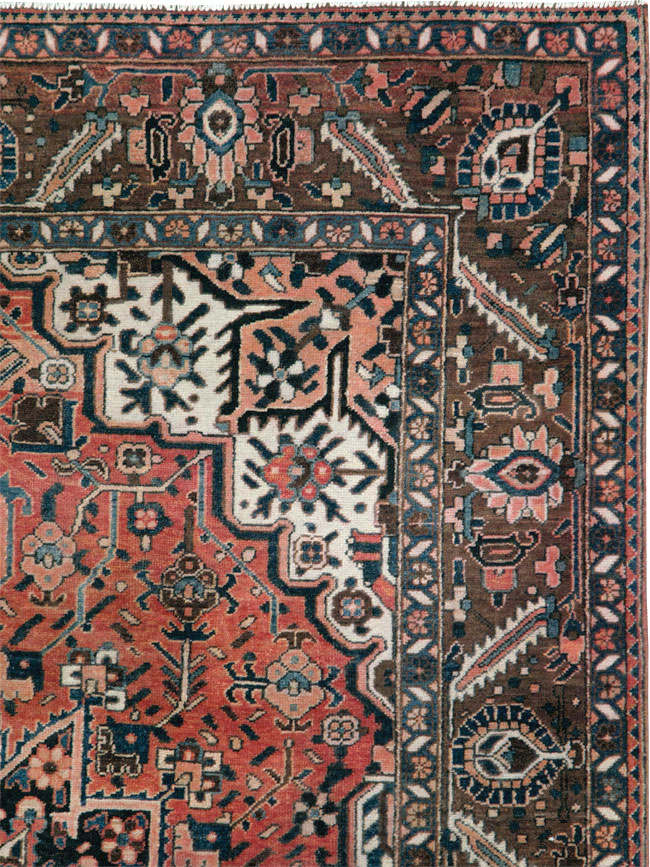 Vintage Persian Bakhtiari Accent Rug, No.27302 - Gsblank