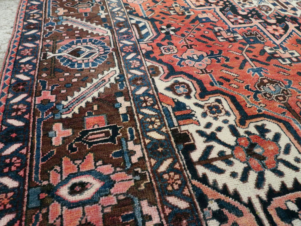 Vintage Persian Bakhtiari Accent Rug, No.27302 - Gsblank