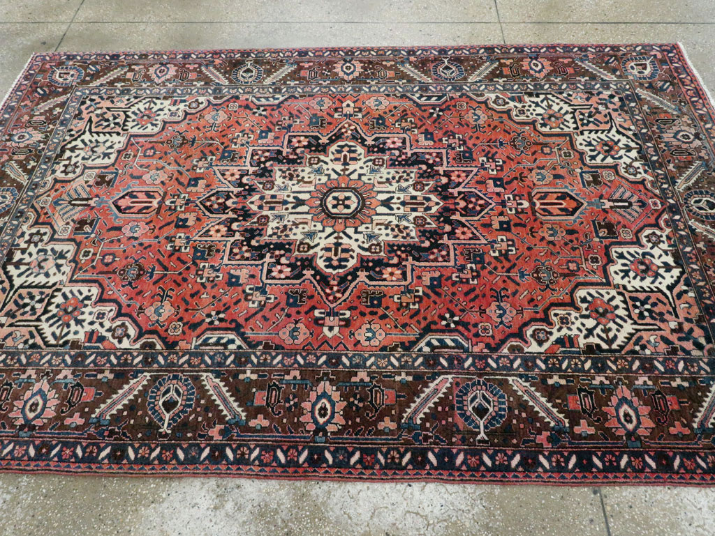 Vintage Persian Bakhtiari Accent Rug, No.27302 - Gsblank