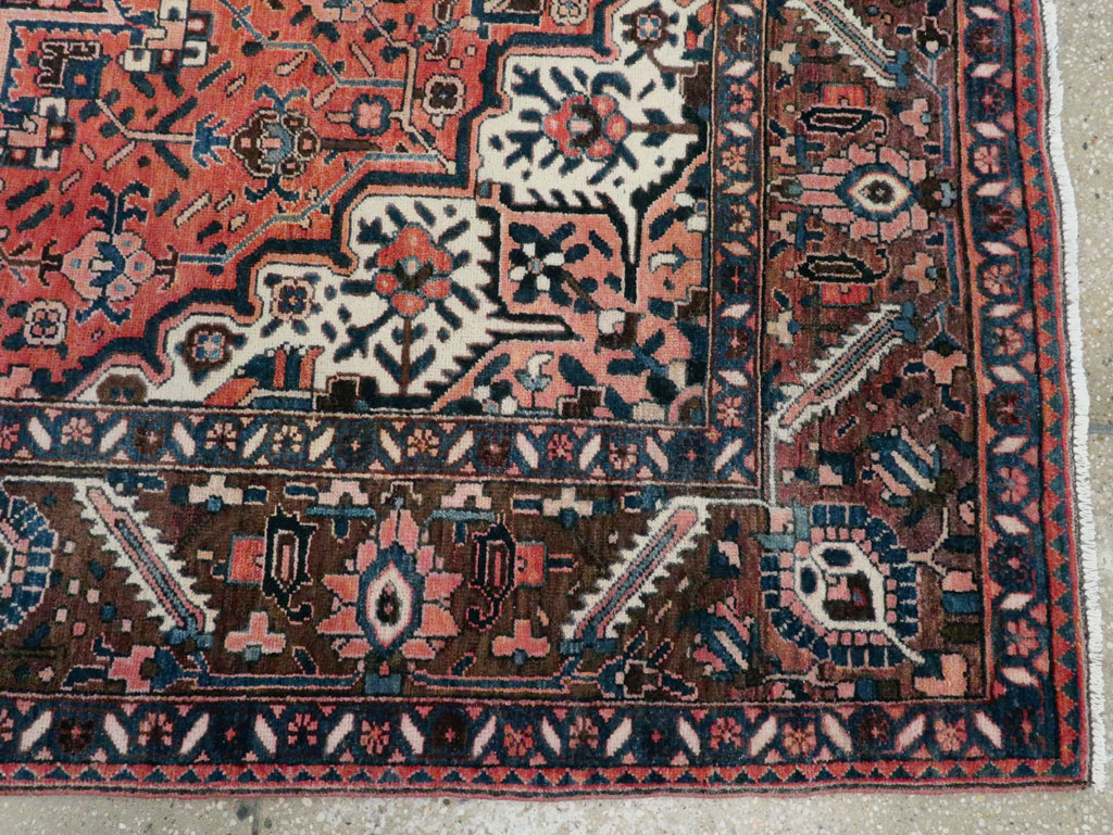 Vintage Persian Bakhtiari Accent Rug, No.27302 - Gsblank