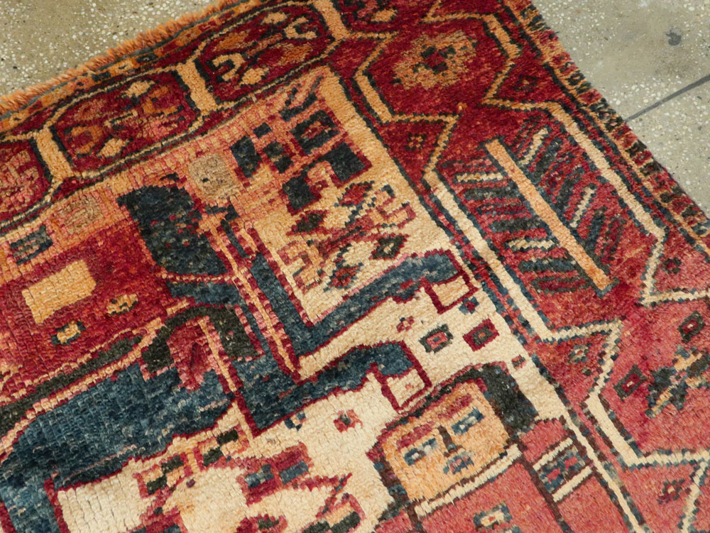 Vintage Persian Bakhtiari Pictorial Rug, No.27318 - Gsblank