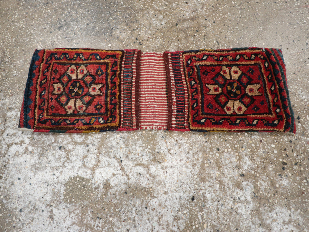 Vintage Persian Shiraz Rug, No.27349 - Gsblank