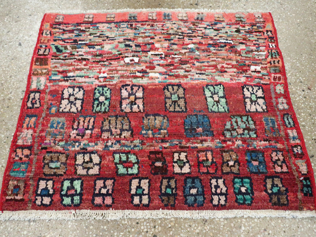 Vintage Persian Shiraz Rug, No.27391 - Gsblank