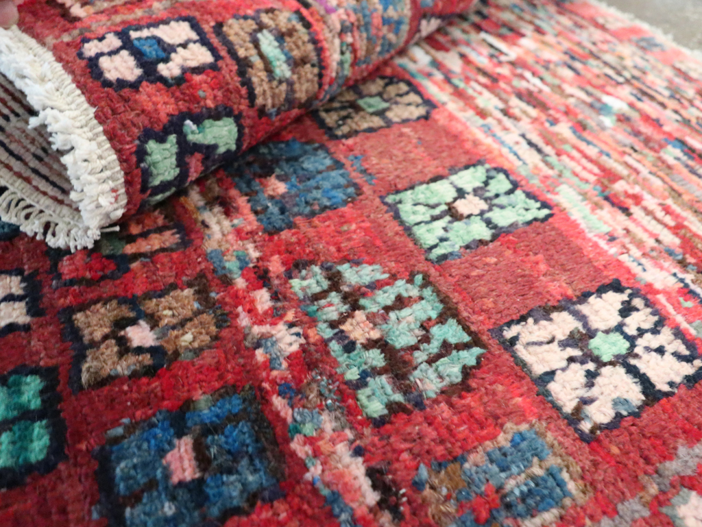 Vintage Persian Shiraz Rug, No.27391 - Gsblank