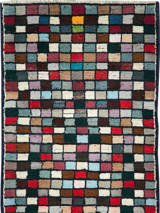 Vintage Persian Shiraz Rug, No.27395 - Gsblank